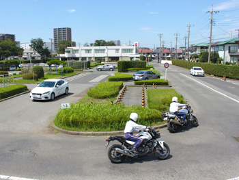 柏自動車教習所外観